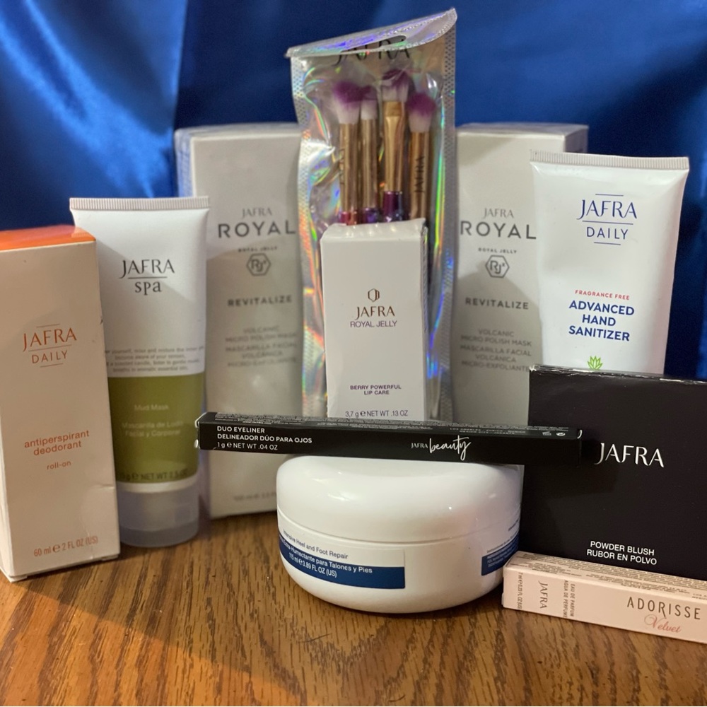 Jafra 11 piece bundle open to offers